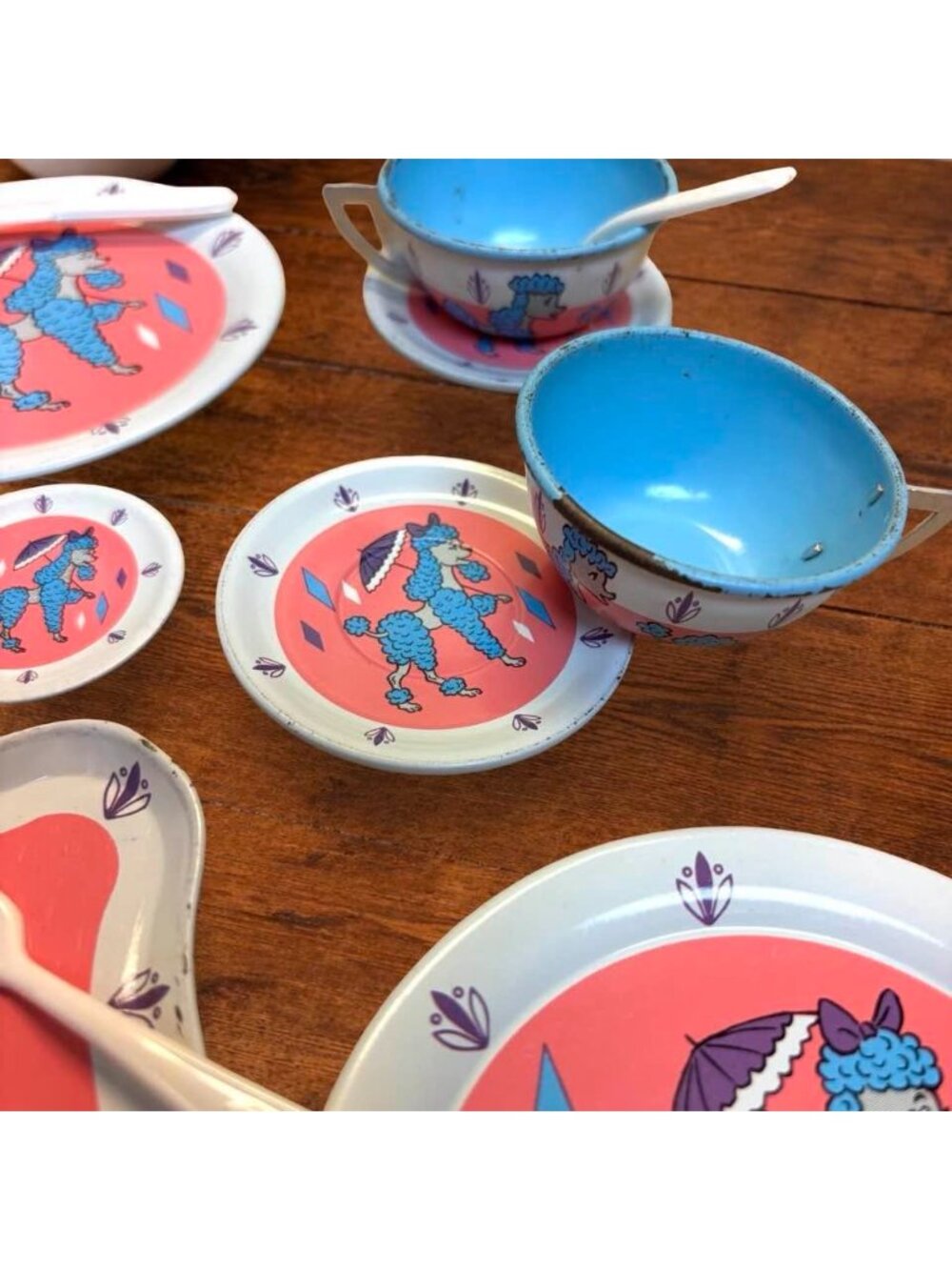 Vintage Ohio Art Childrens Tin Tea Set With Blue Poodle Design and Pink Backgrou - Picture 7 of 8